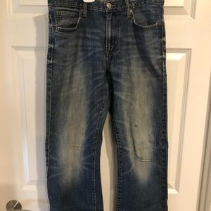 American Eagle men’s jeans, w32x34L, small tear on front leg.
